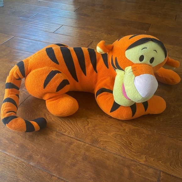 giant stuffed tigger